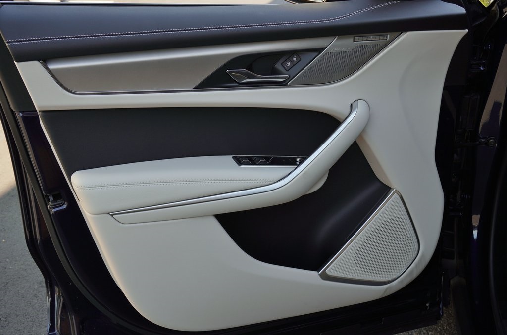 2026 JAGUAR F-PACE - Image 9