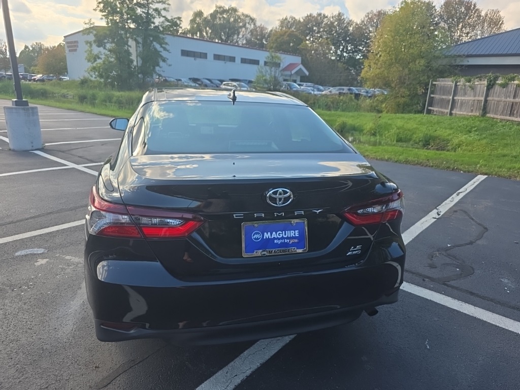 2022 Toyota Camry LE photo 2
