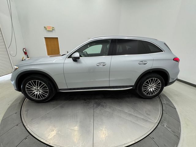 2025 Mercedes Benz GLC 300 photo 12