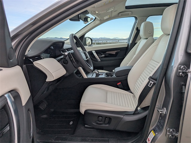 2025 Land Rover Discovery Sport S photo 7