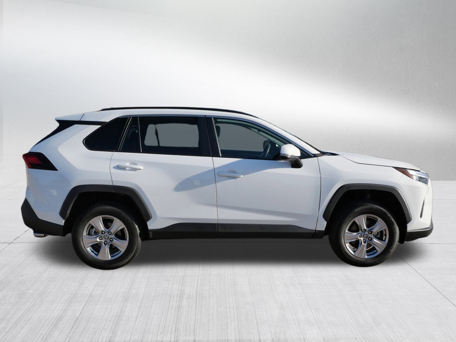 2023 Toyota RAV4 XLE photo 8