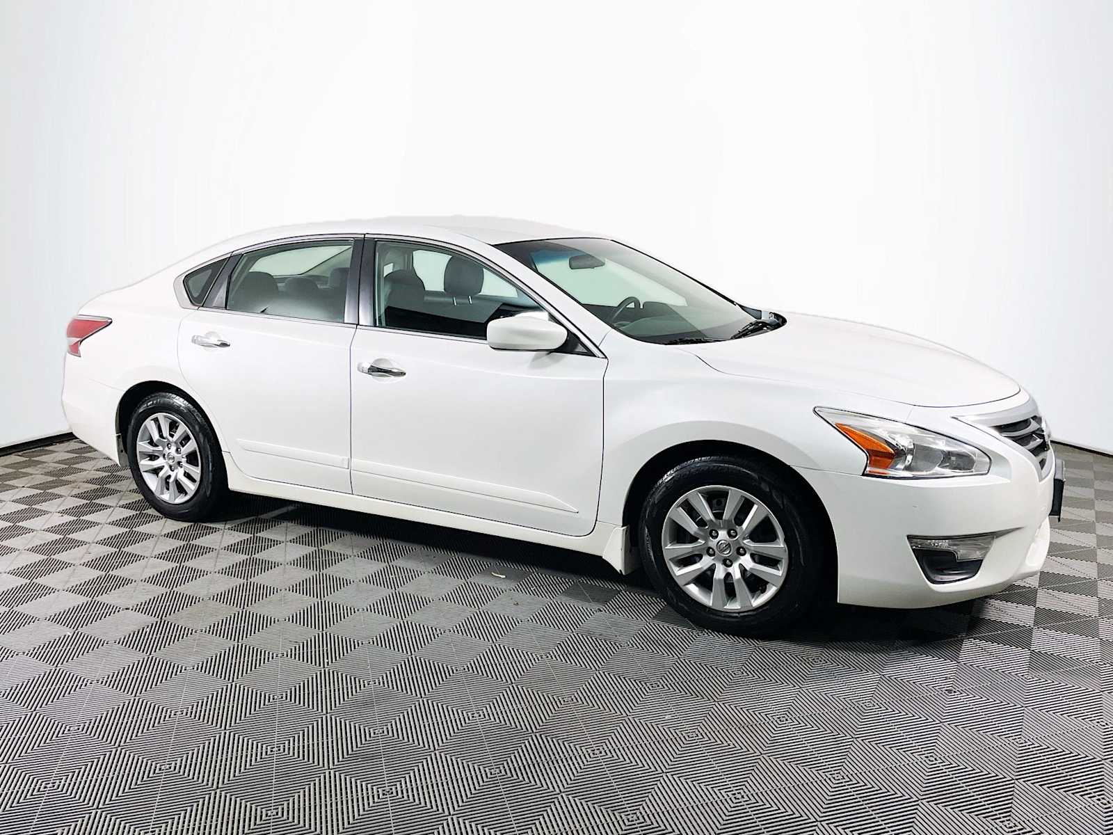 2015 Nissan Altima 2.5 S photo 3