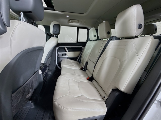 2023 Land Rover Defender 130 First Edition photo 21