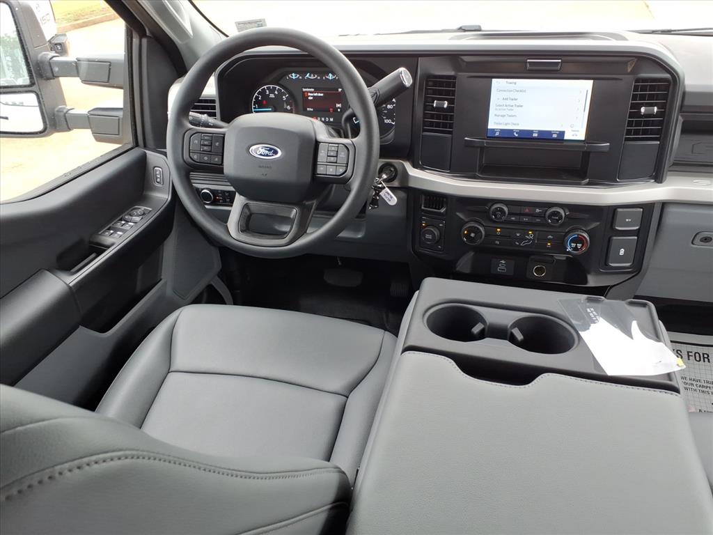 2025 Ford F-250 XL photo 4