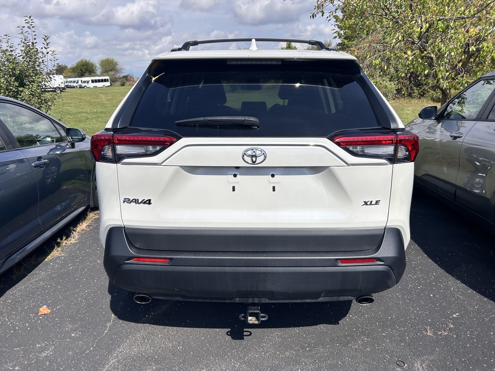 2021 Toyota RAV4 XLE Premium photo 2