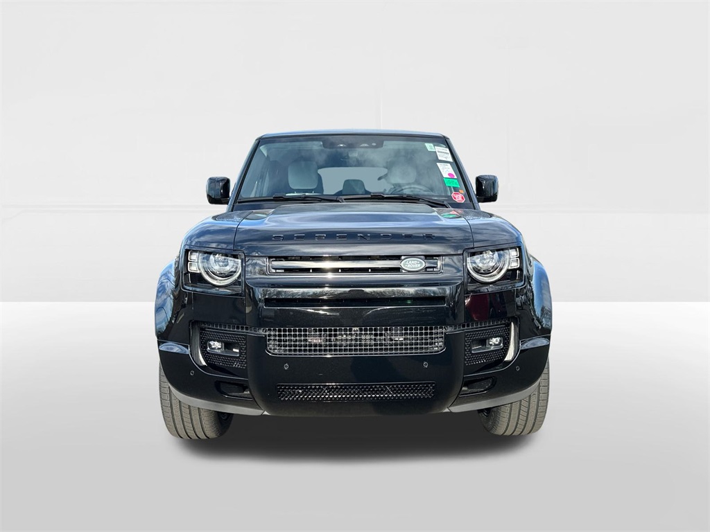 2025 Land Rover Defender 110 X-Dynamic SE photo 3