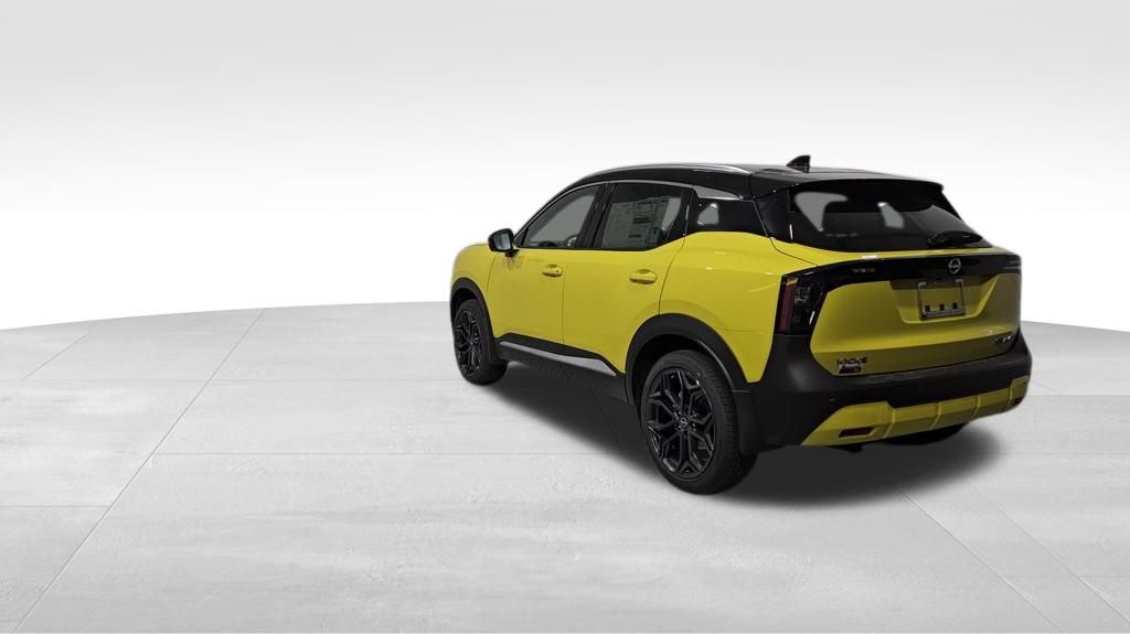 2025 Nissan Kicks SR photo 3