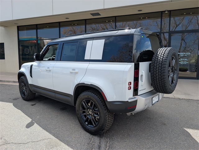 2025 Land Rover Defender 110 S photo 3