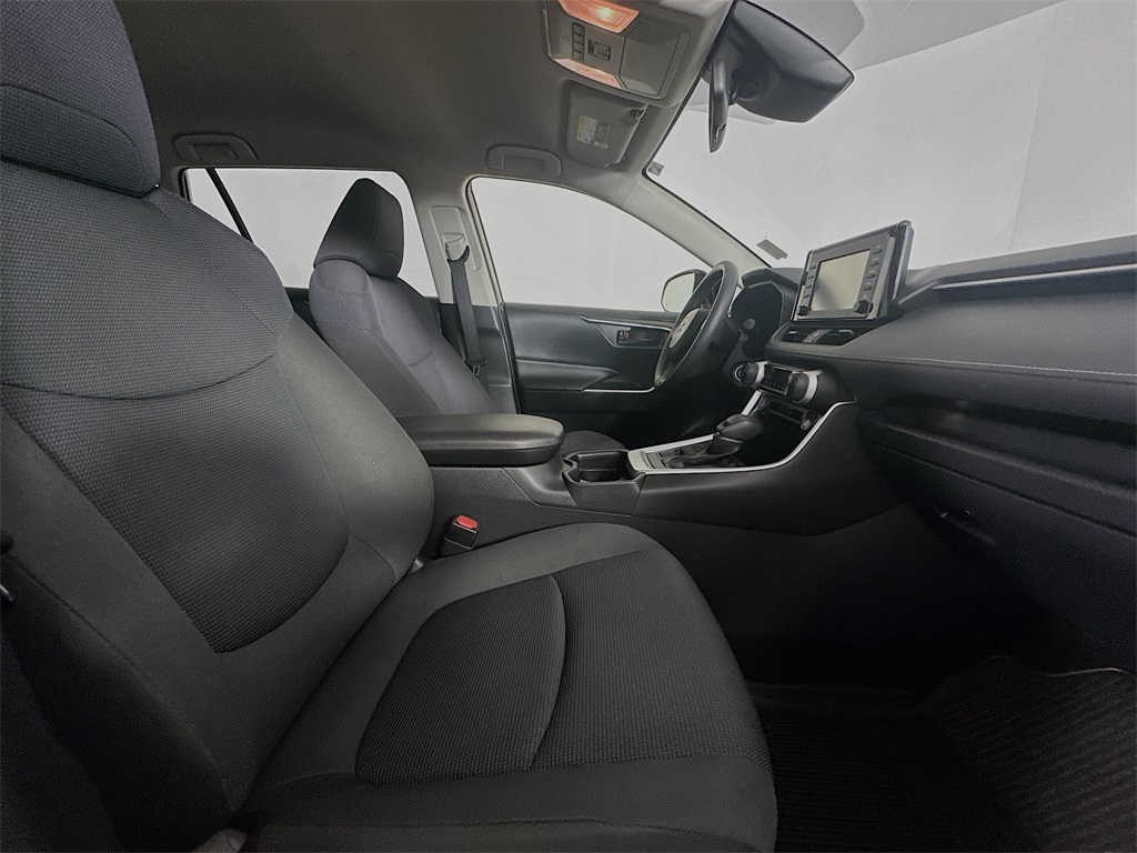 2019 Toyota RAV4 LE photo 23
