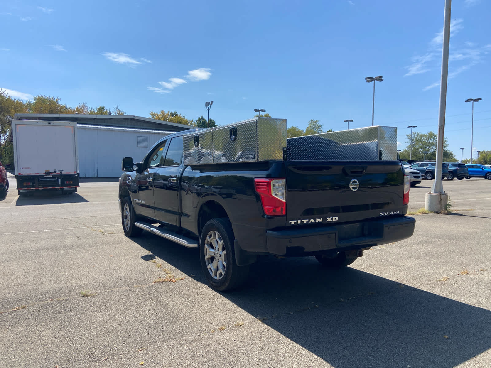 2017 Nissan Titan SV Crew Cab photo 5