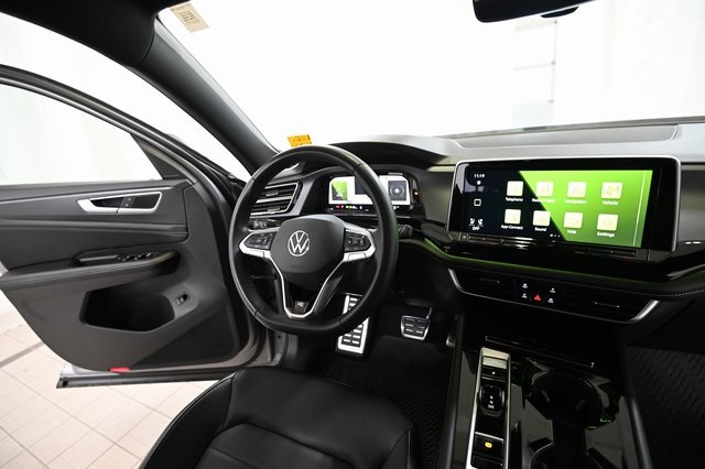 2024 Volkswagen Atlas Cross Sport SEL R-Line photo 22
