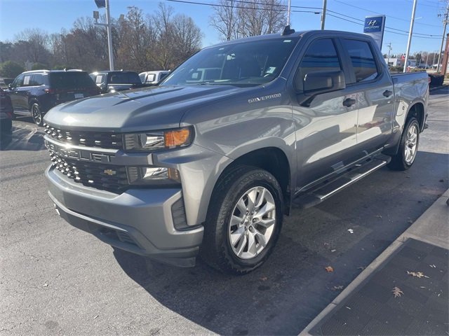 2020 Chevrolet Silverado 1500 Custom photo 2