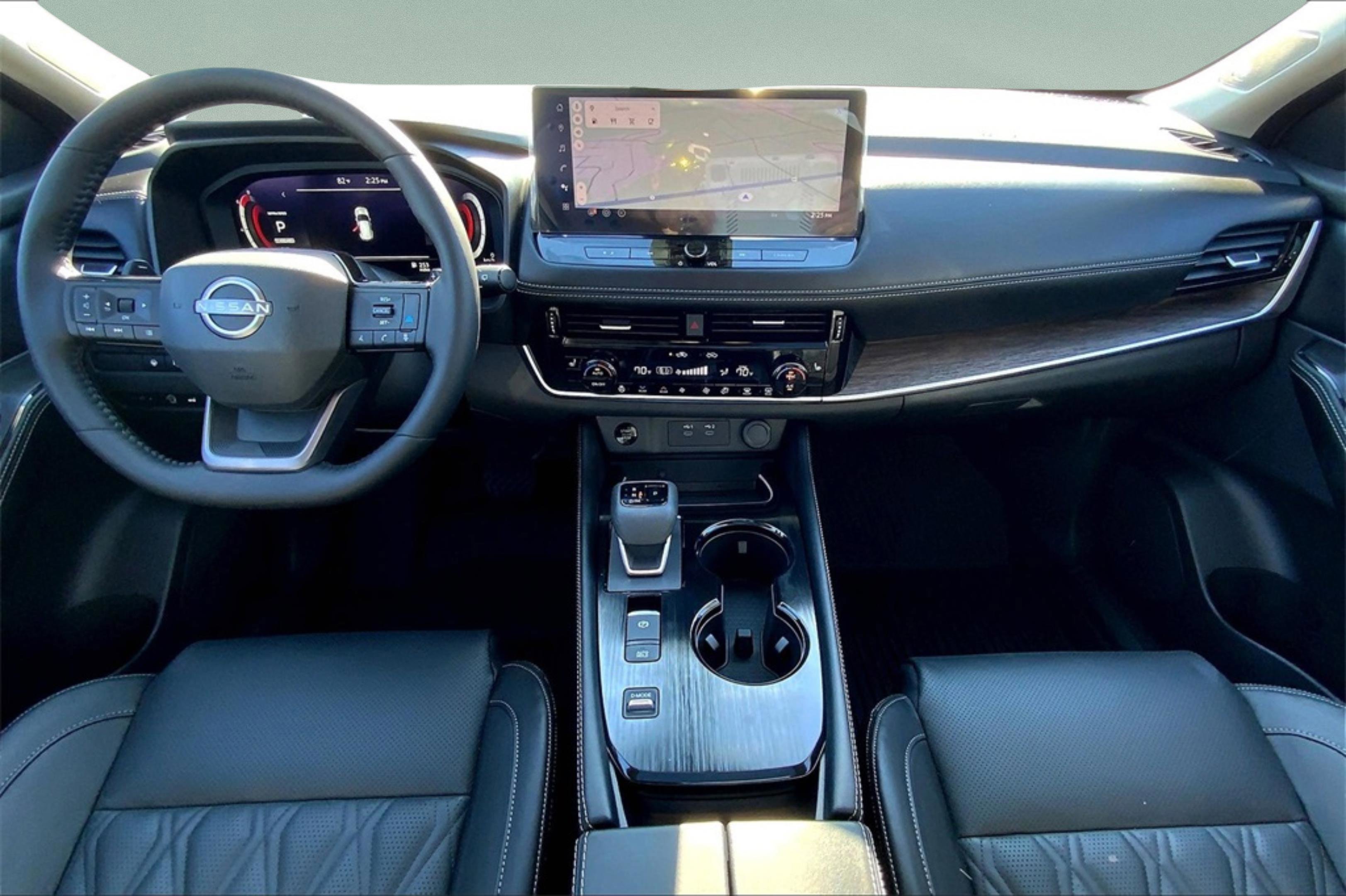 2025 Nissan Rogue Platinum photo 3