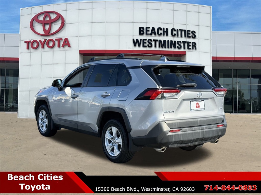 2020 Toyota RAV4 XLE photo 3