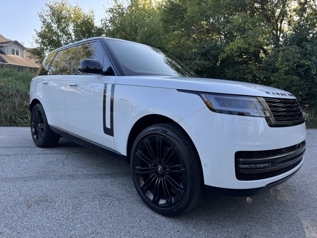 2024 Land Rover Range Rover SE photo 3