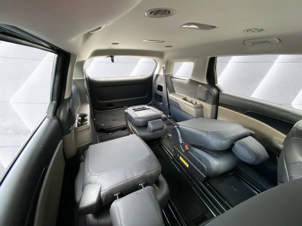 2025 Kia Carnival LXS photo 14