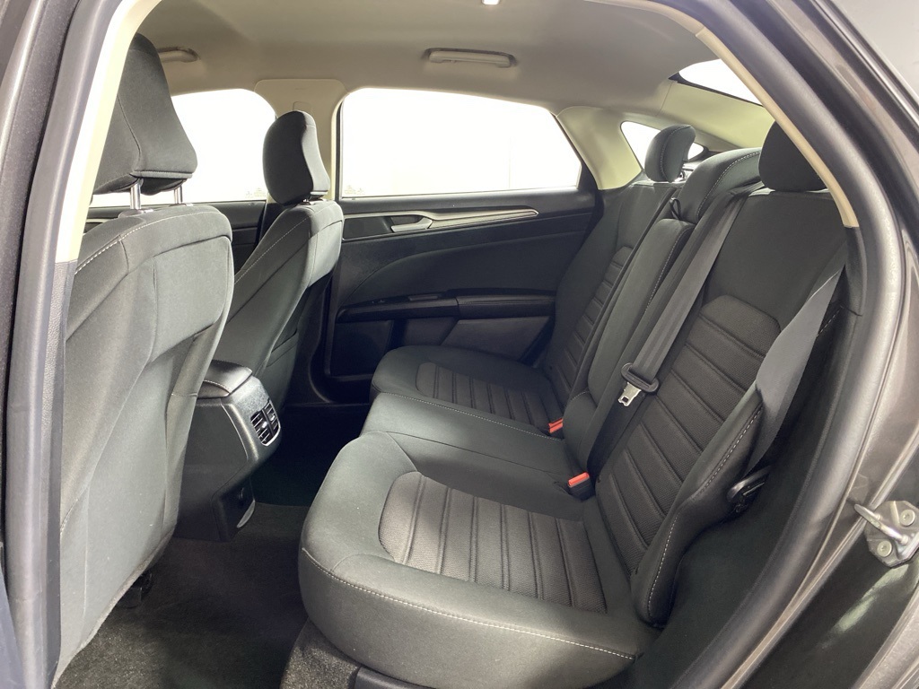 2020 Ford Fusion SE photo 14