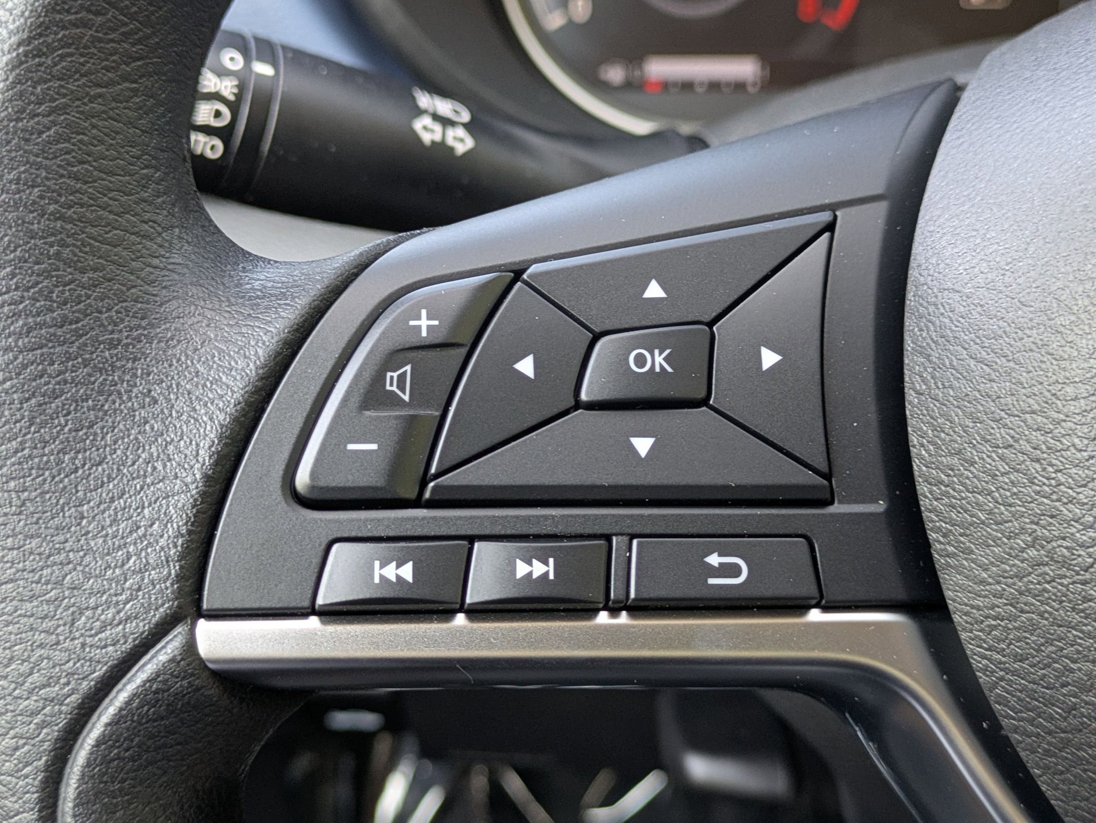 2025 Nissan Versa SV photo 16