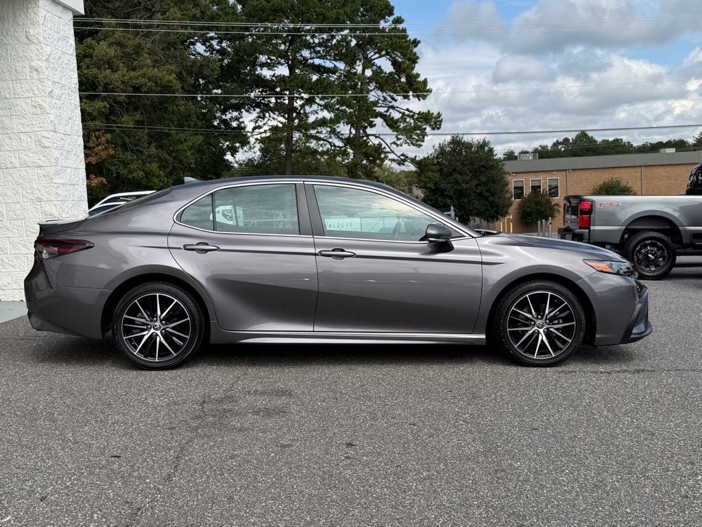 2022 Toyota Camry SE photo 19