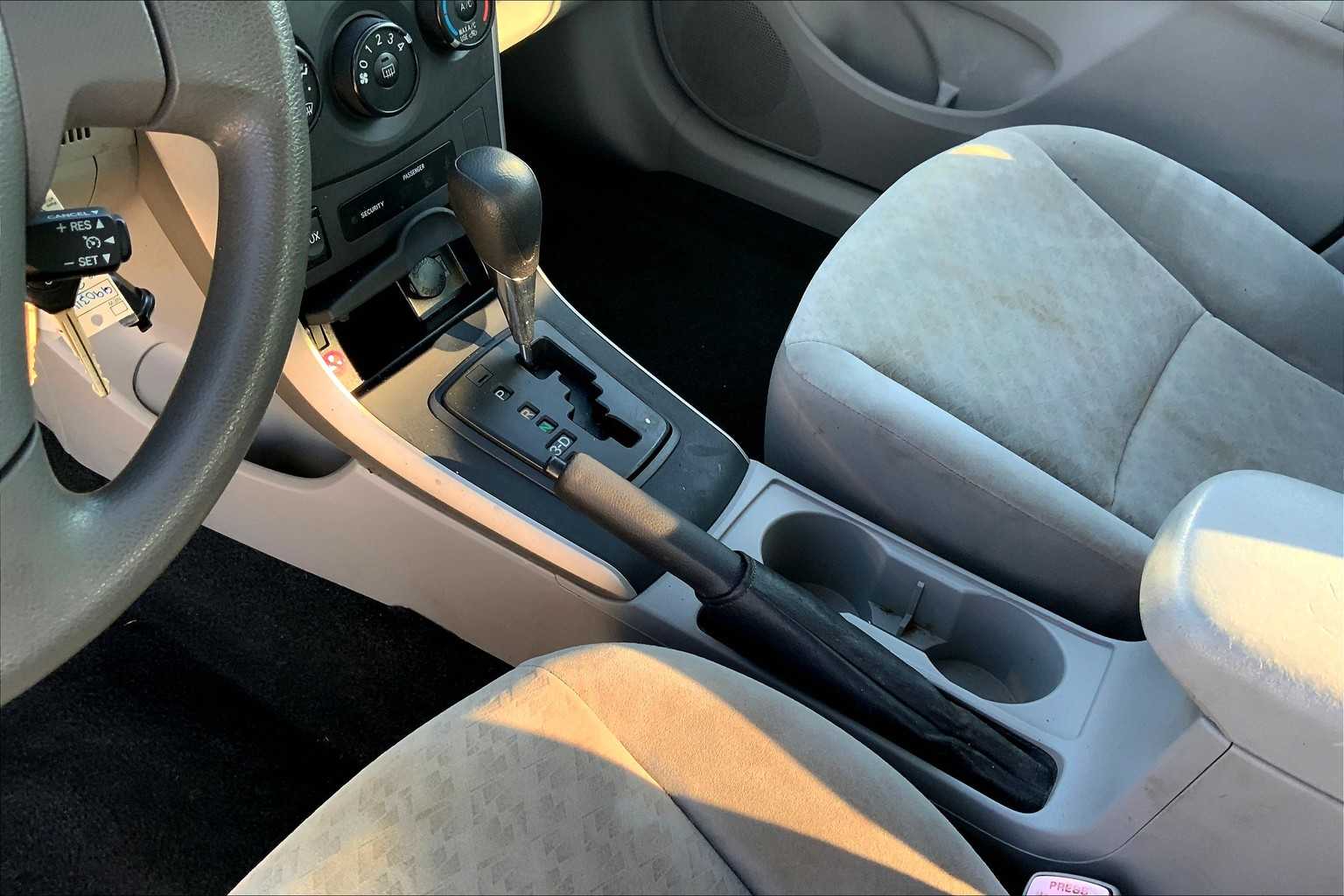 2009 Toyota RAV4 LE photo 14