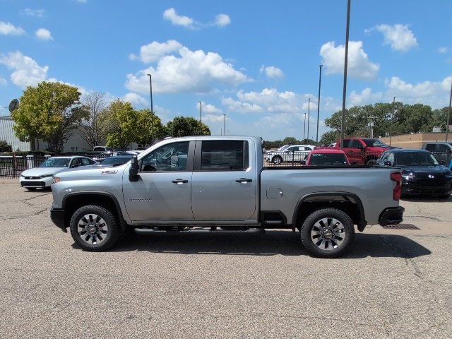 2025 Chevrolet Silverado 2500HD Custom photo 2