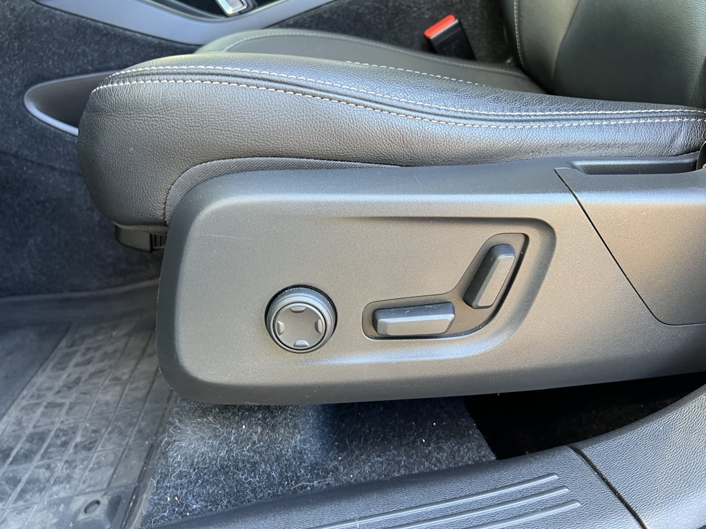 2019 Volvo XC40 T5 Momentum photo 13