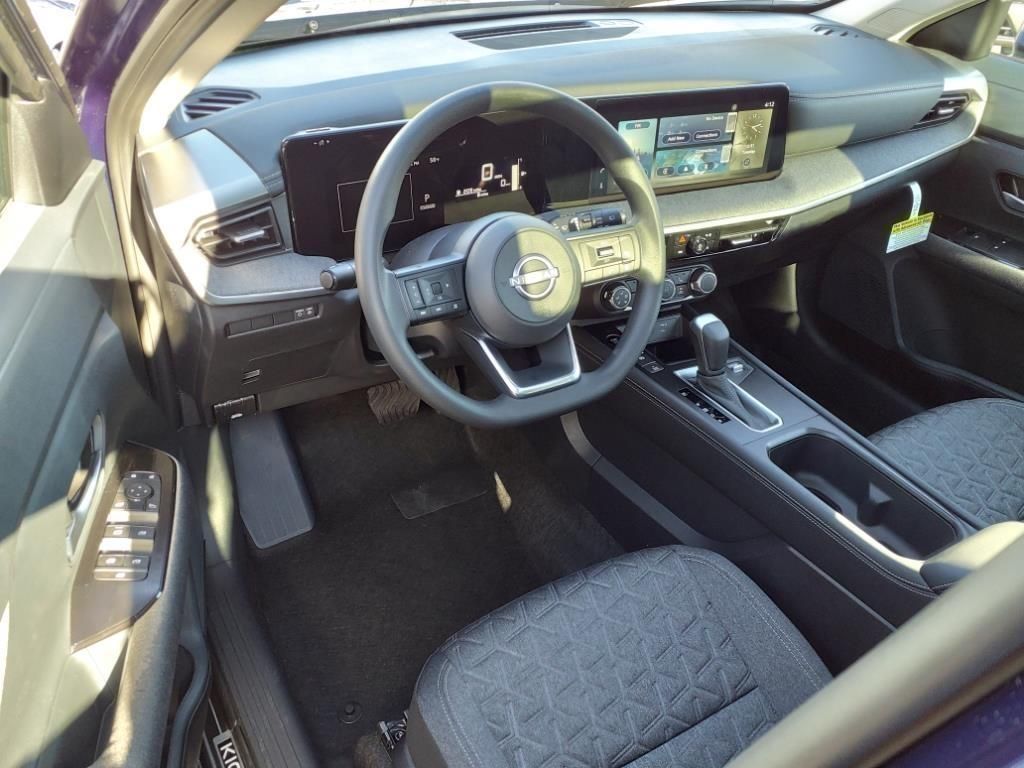 2025 Nissan Kicks SV photo 10
