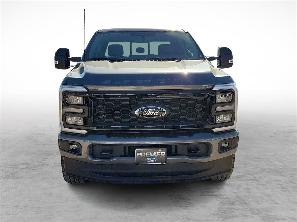 2025 Ford F-250 photo 3