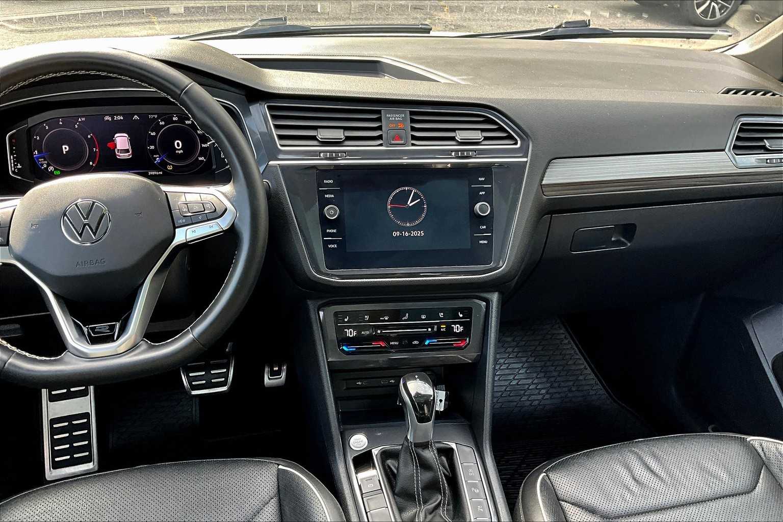 2023 Volkswagen Tiguan SEL R-Line Black photo 12
