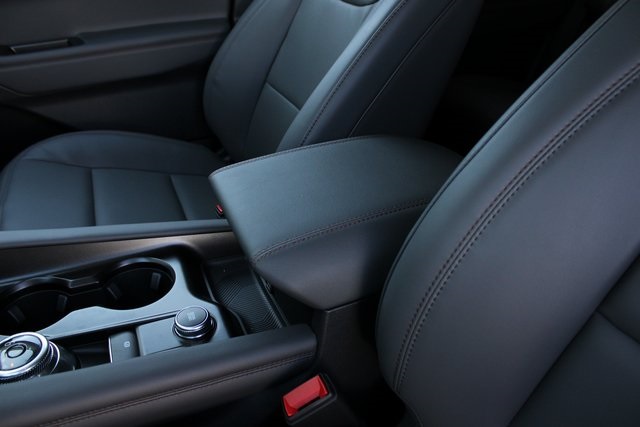 2025 Ford Explorer photo 2