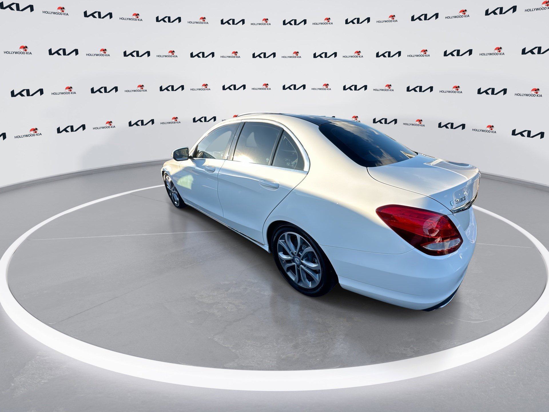 2017 Mercedes Benz C 300 photo 4