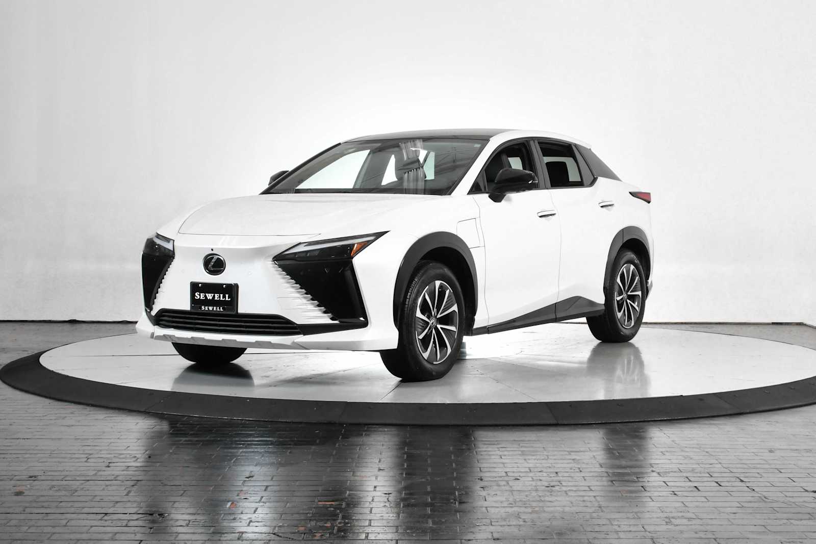 2024 Lexus RZ Premium's photo