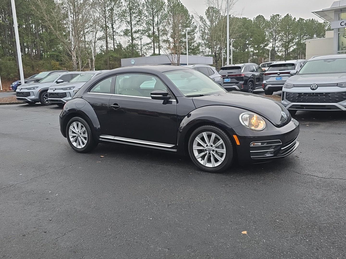 2019 Volkswagen Beetle SE's photo