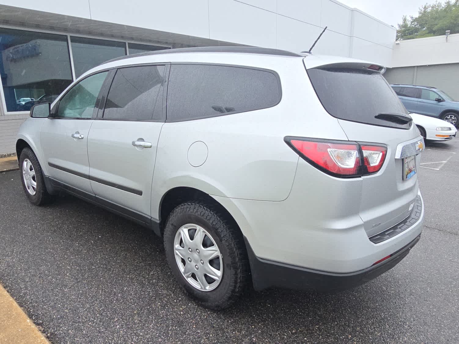 2015 Chevrolet Traverse LS photo 2