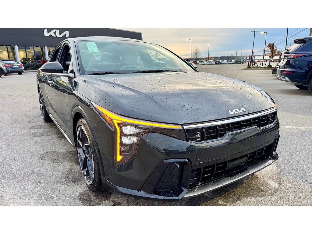 2025 Kia K4 GT-Line's photo