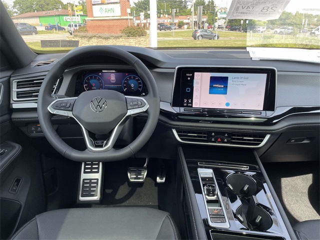 2025 Volkswagen Atlas Cross Sport SEL R-Line photo 17