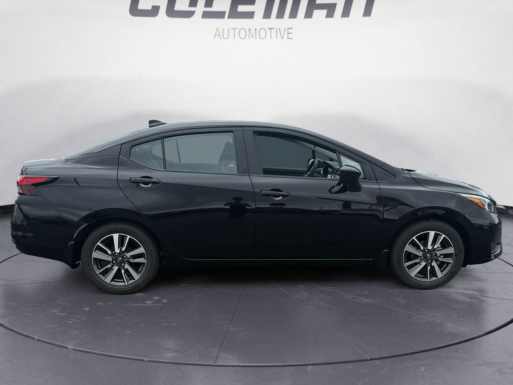 2025 Nissan Versa 1.6 SV photo 6