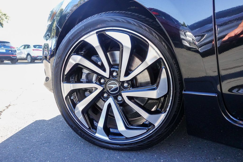 2017 Acura ILX Technology Plus A-Spec photo 9