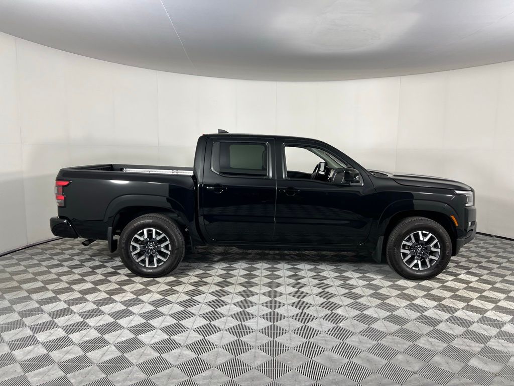 2024 Nissan Frontier SL photo 2