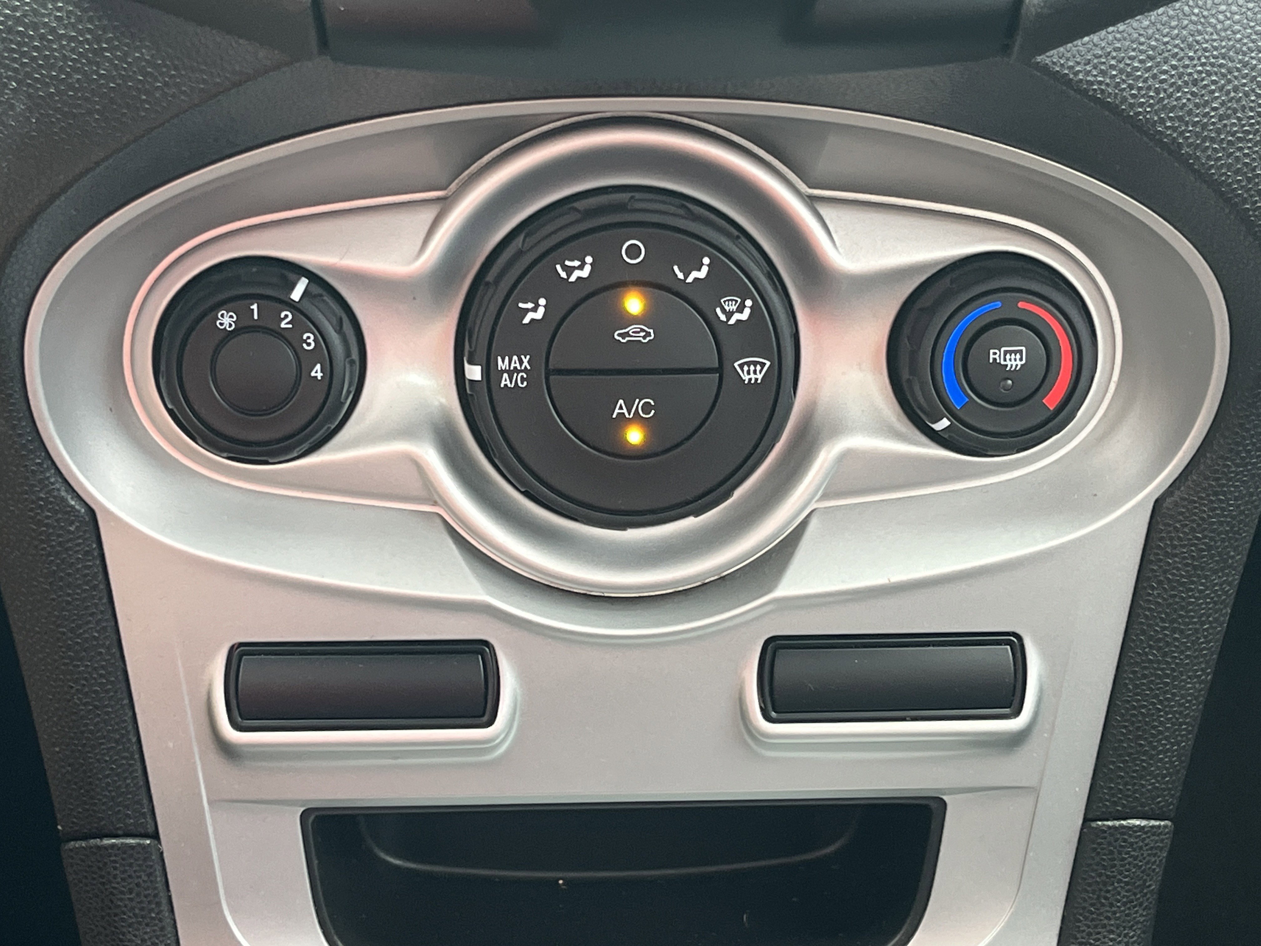 2019 Ford Fiesta SE photo 5