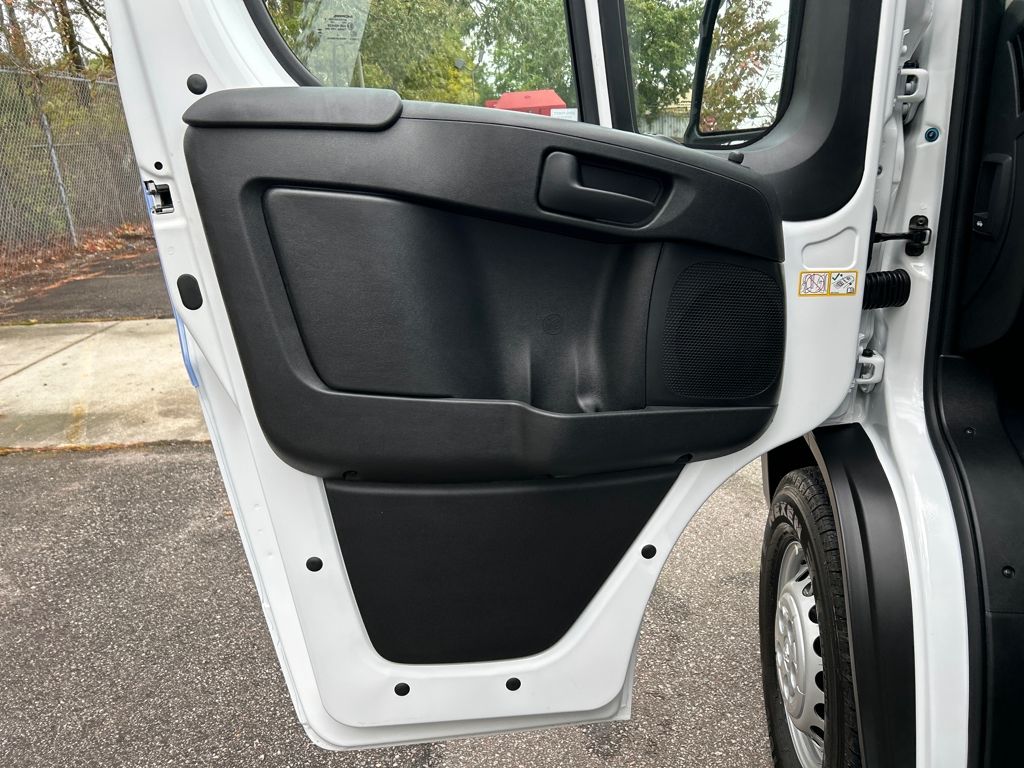 2026 Ram ProMaster 3500 Tradesman photo 2