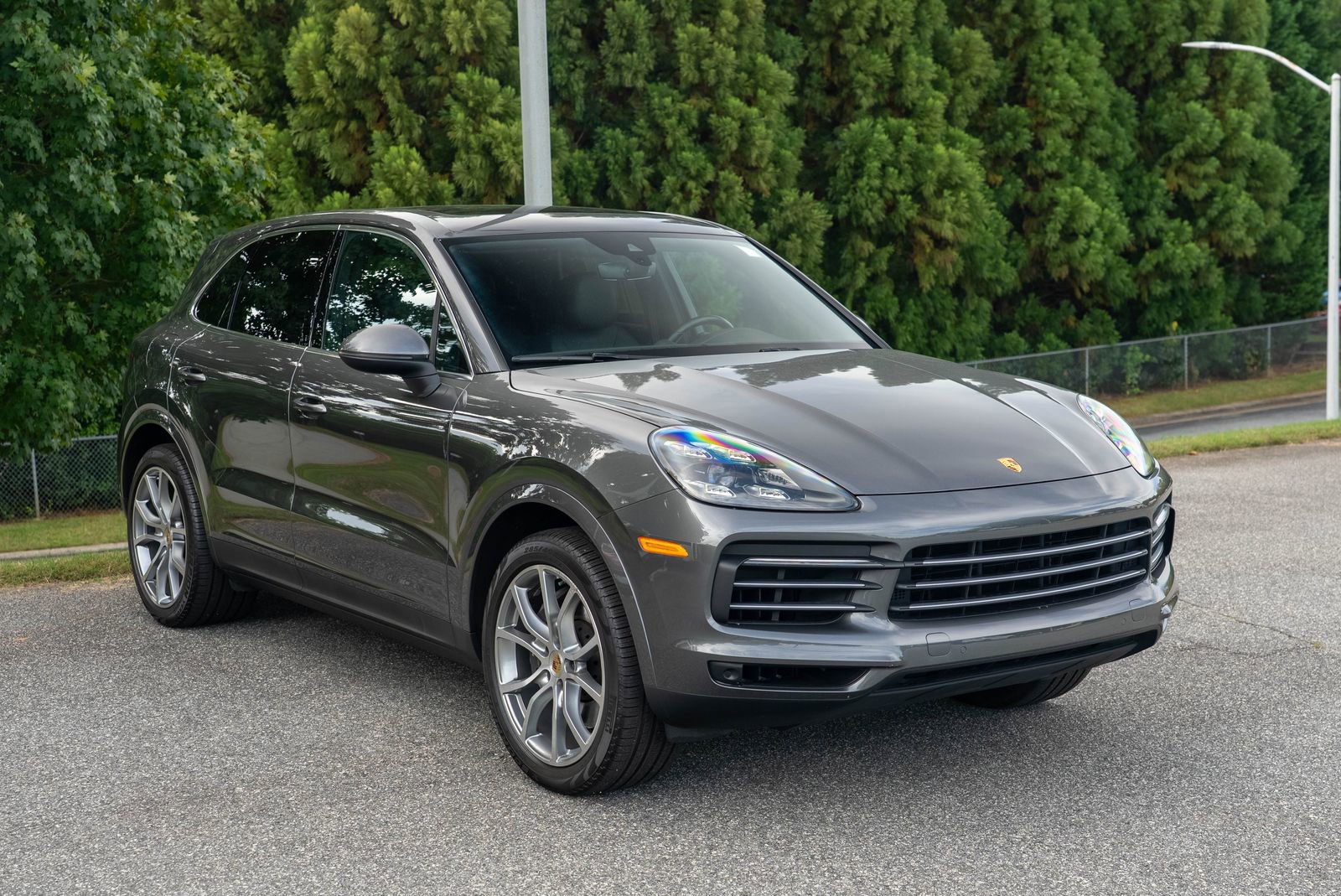 2021 Porsche Cayenne Base photo 3