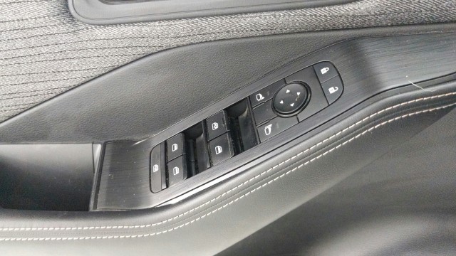 Used 2021  Nissan SV image 22