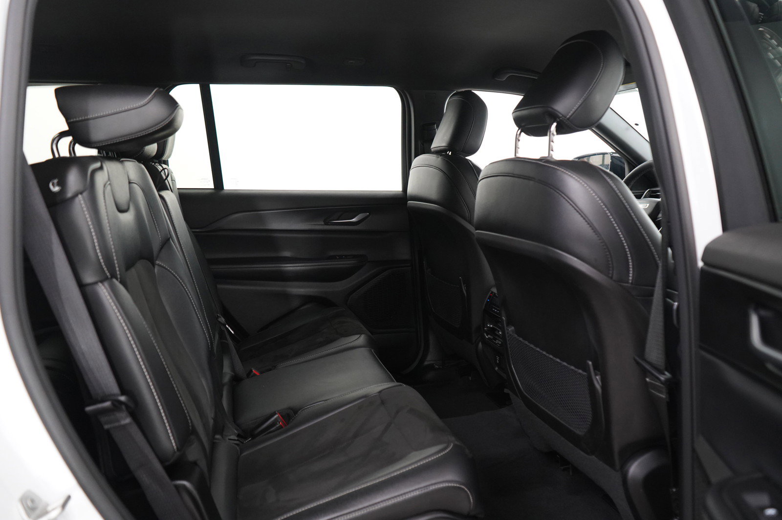 2023 Jeep Grand Cherokee Altitude photo 11