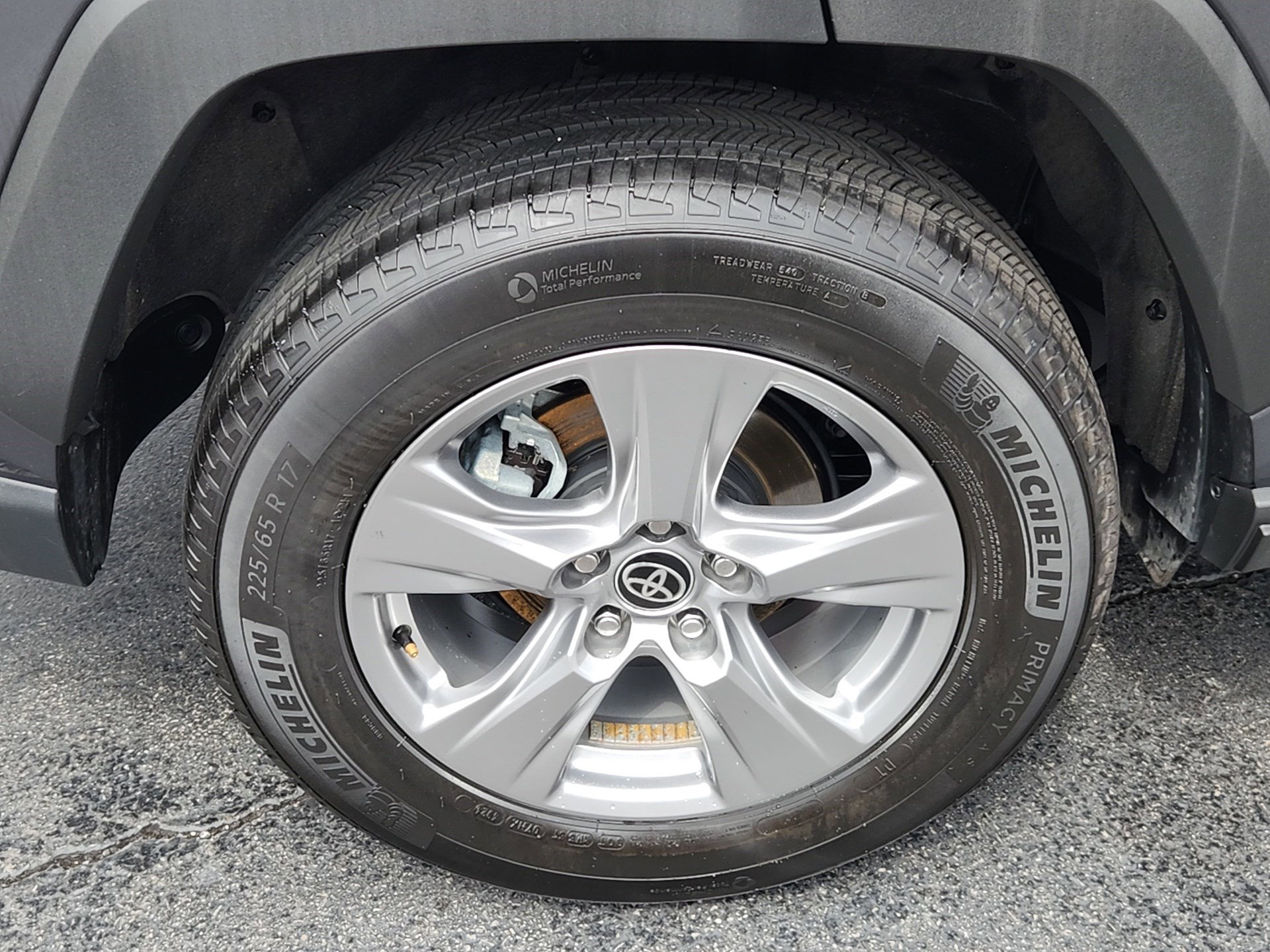 2025 Toyota RAV4 XLE photo 27