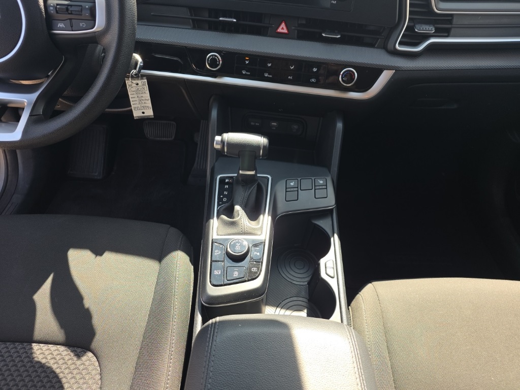 2024 Kia Sportage LX photo 13
