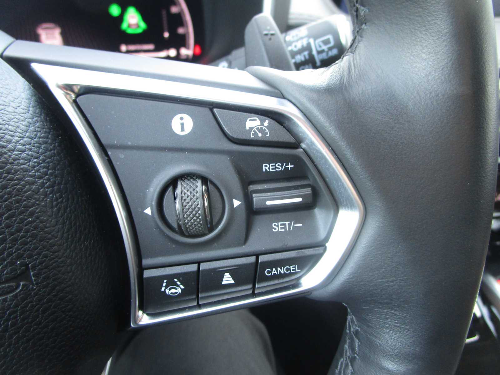 2024 Acura MDX SH-AWD Advance photo 32