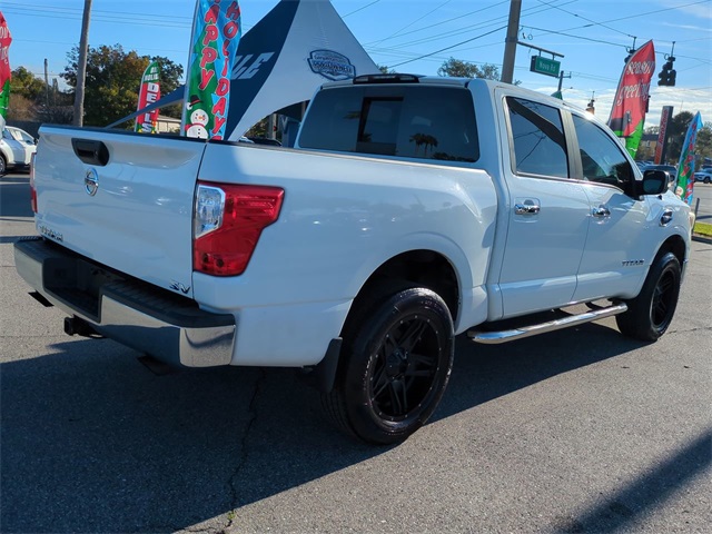 2017 Nissan Titan SV photo 2