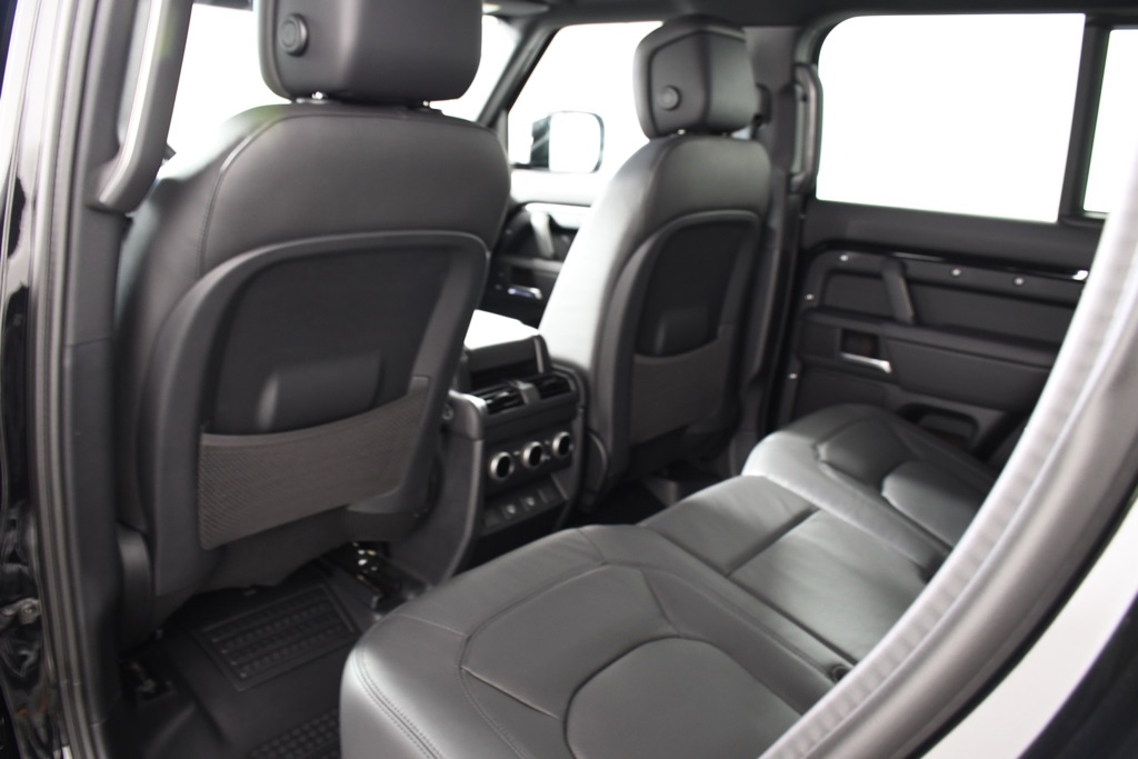 2025 Land Rover Defender 110 X-Dynamic SE photo 27