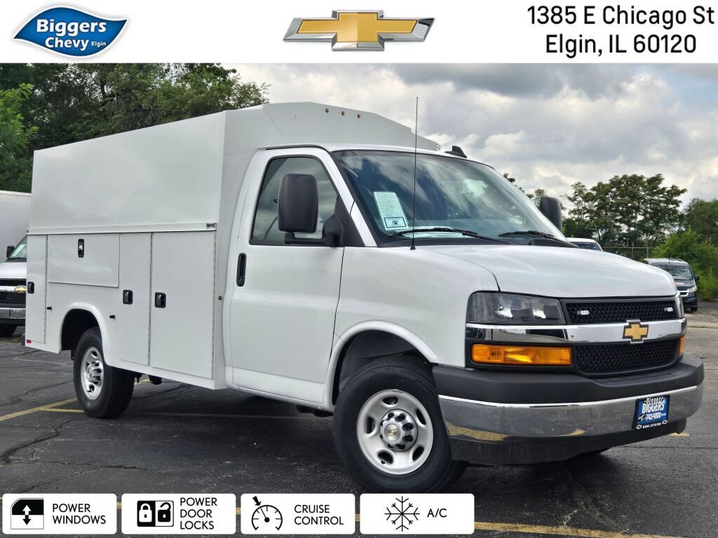 2025 Chevrolet Express Cutaway Base's photo